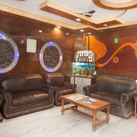 Oyo 343 Pop Life Hotel Banke エクステリア 写真