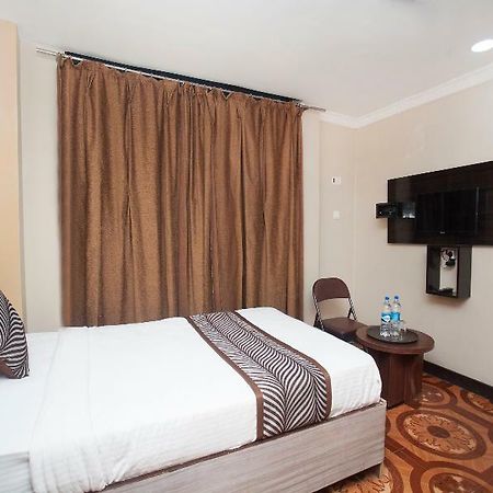 Oyo 343 Pop Life Hotel Banke エクステリア 写真