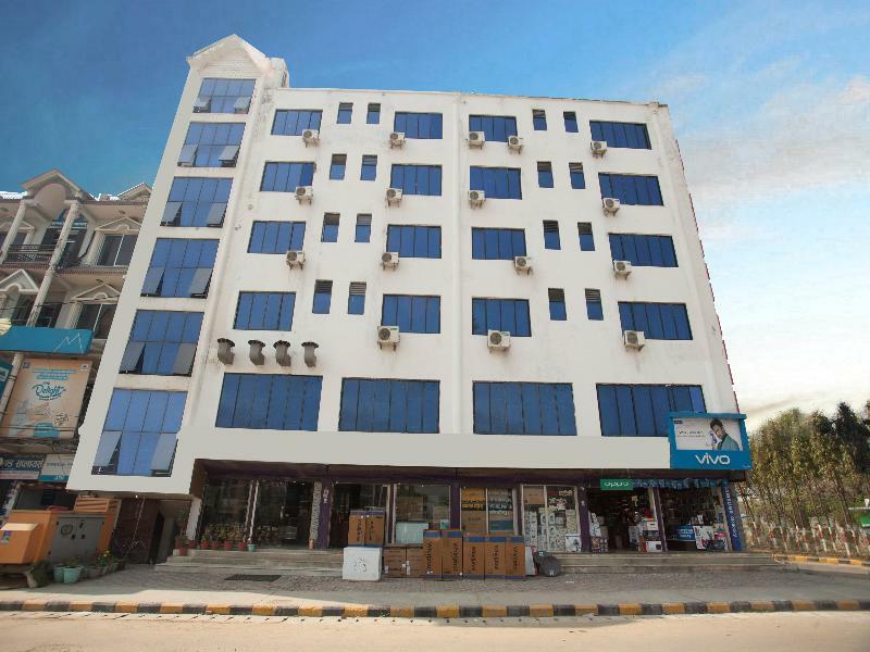 Oyo 343 Pop Life Hotel Banke エクステリア 写真